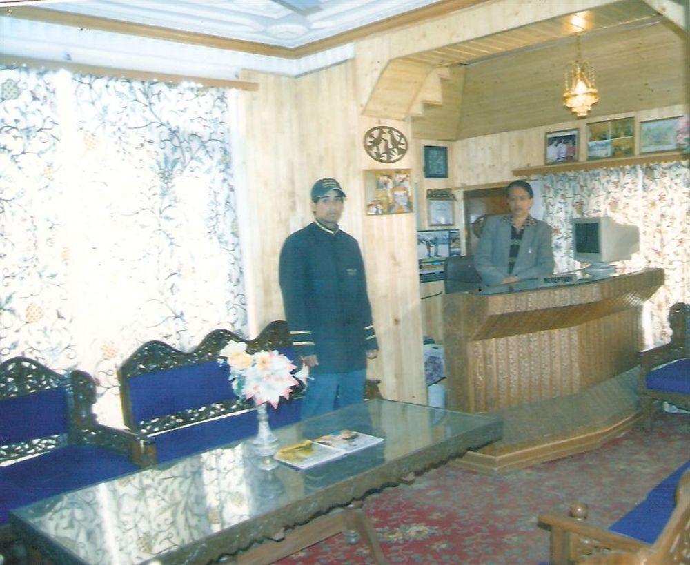 ホテル ザギア コンチネンタル スリナガル Srīnagar エクステリア 写真