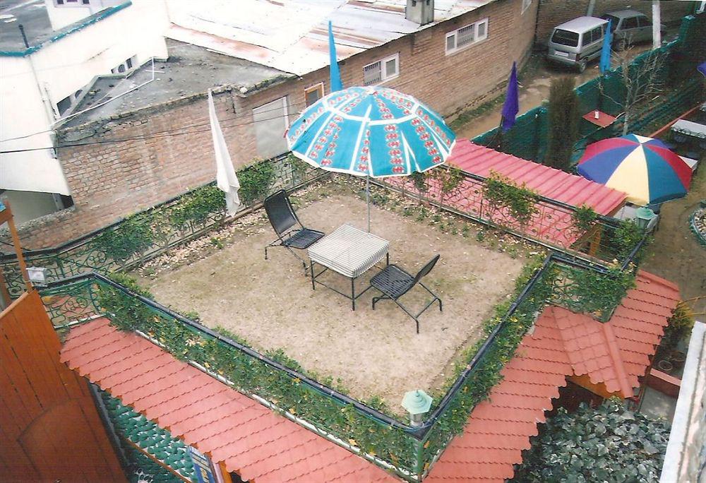 ホテル ザギア コンチネンタル スリナガル Srīnagar エクステリア 写真